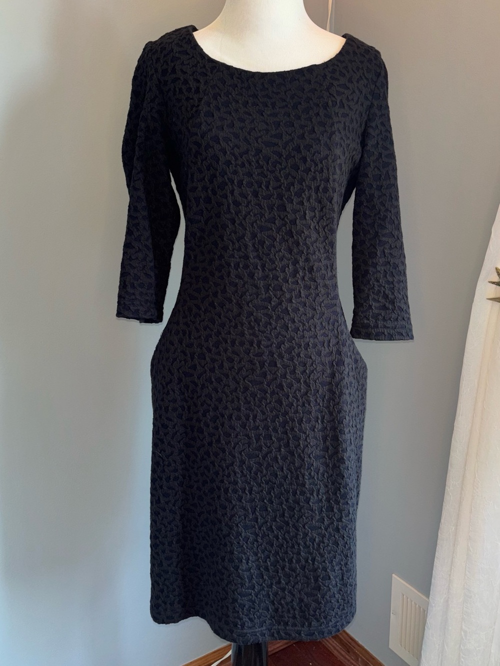 Sharagano Black Textured Knee length Dress with Three-Quarter Sleeves